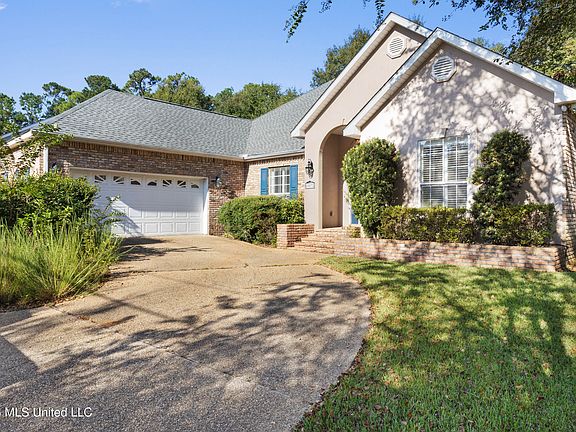 3rd image of 85532 Diamondhead Dr W
