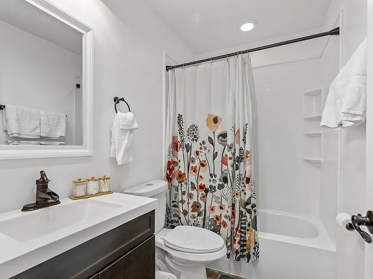 803 Matthews Dr — Photo 19