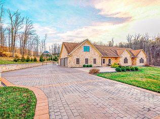 1020 Woodtrace Dr, Russell, KY 41169
