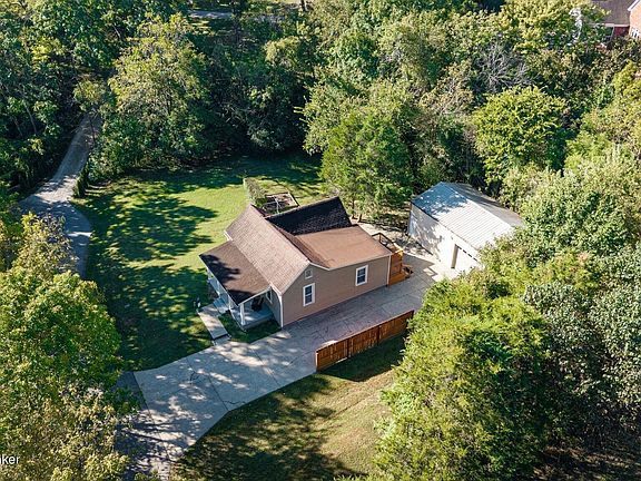 3rd image of 4616 Curve Hill Rd