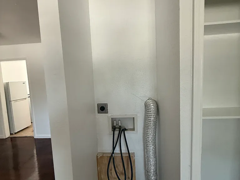 1202 La Rue St #4 — Photo 4