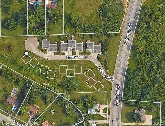 1st image of 10 Applewood Ln