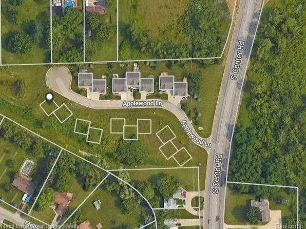 10 Applewood Ln, Grand Blanc, MI 48439