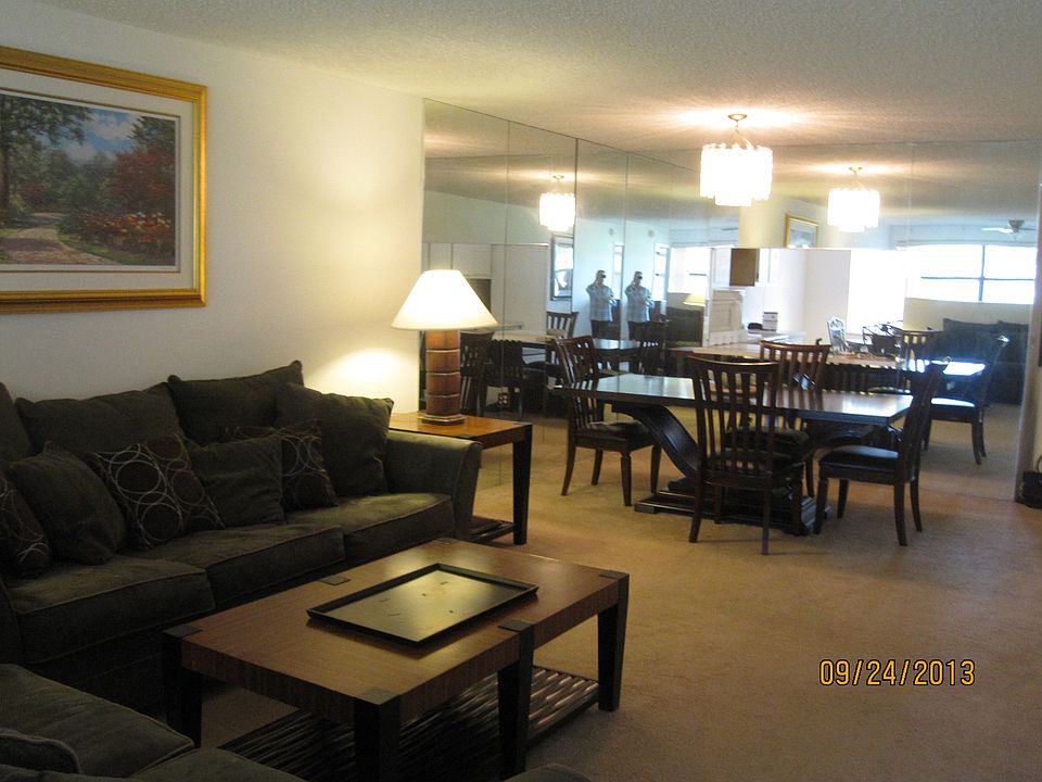 Living Room/Dining Room