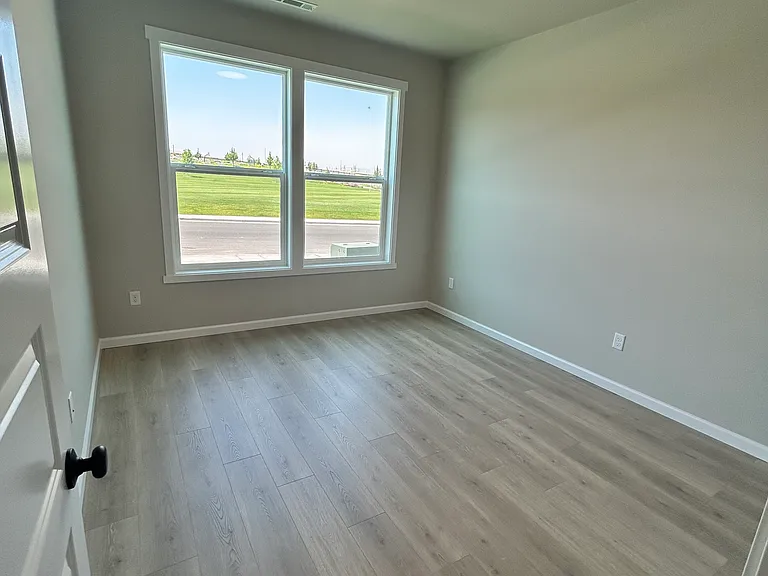 352 Snowgrass Ave — Photo 7