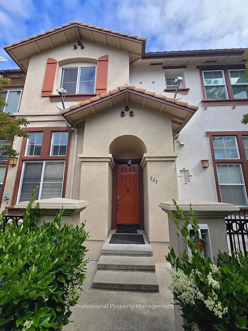 Building Photo - 223 Santa Barbara St