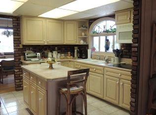 22 Indian Trl, Andover, NJ 07821