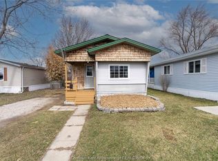 6 Maple Dr, Essex, ON