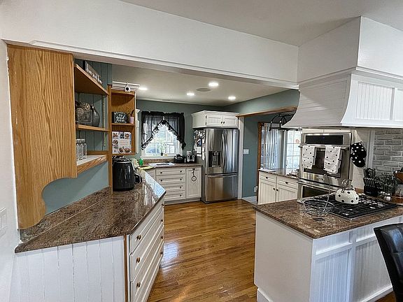 3rd image of 6 Hillside Pl