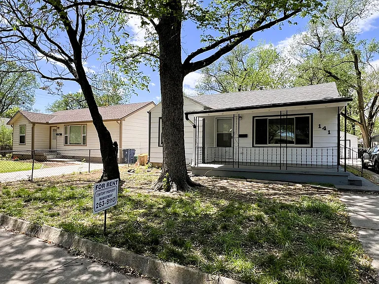 141 S Custer Ave — Photo 22