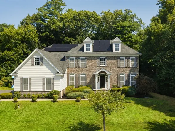 208 Mohawk Path, Holliston, MA 01746