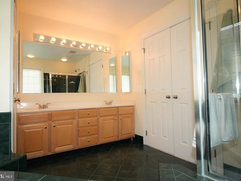 4553 Fair Valley Dr — Photo 15