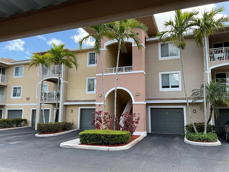 6418 Emerald Dunes W Garage #305 — Photo 18
