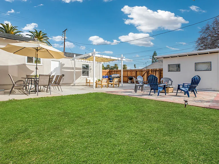 533 N Cerritos Ave — Photo 52