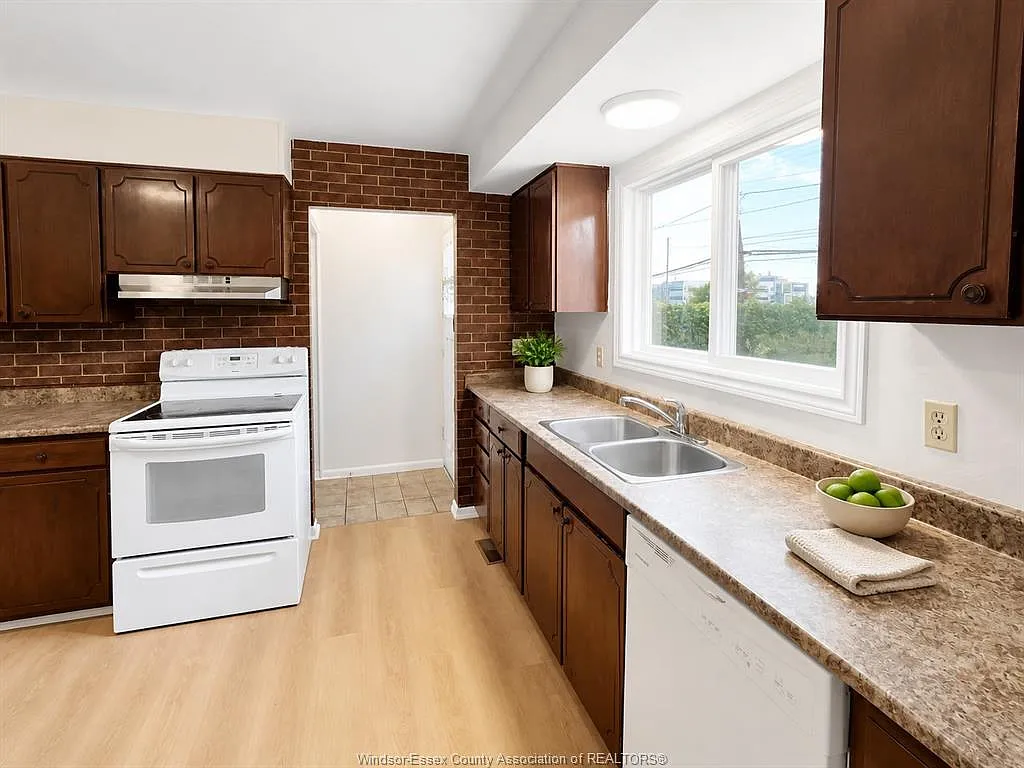 5 bed, $2,800 — Photo 3
