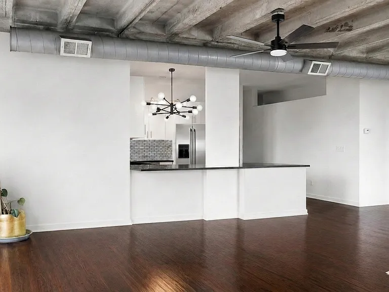 809 E 40th St #4 — Photo 5