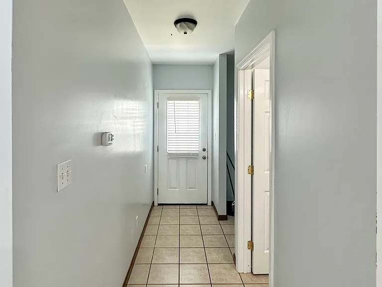 109 Evelyn Dr — Photo 15