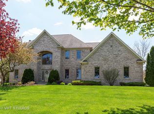 40W675 Stonebriar Ln, Elgin, IL 60124