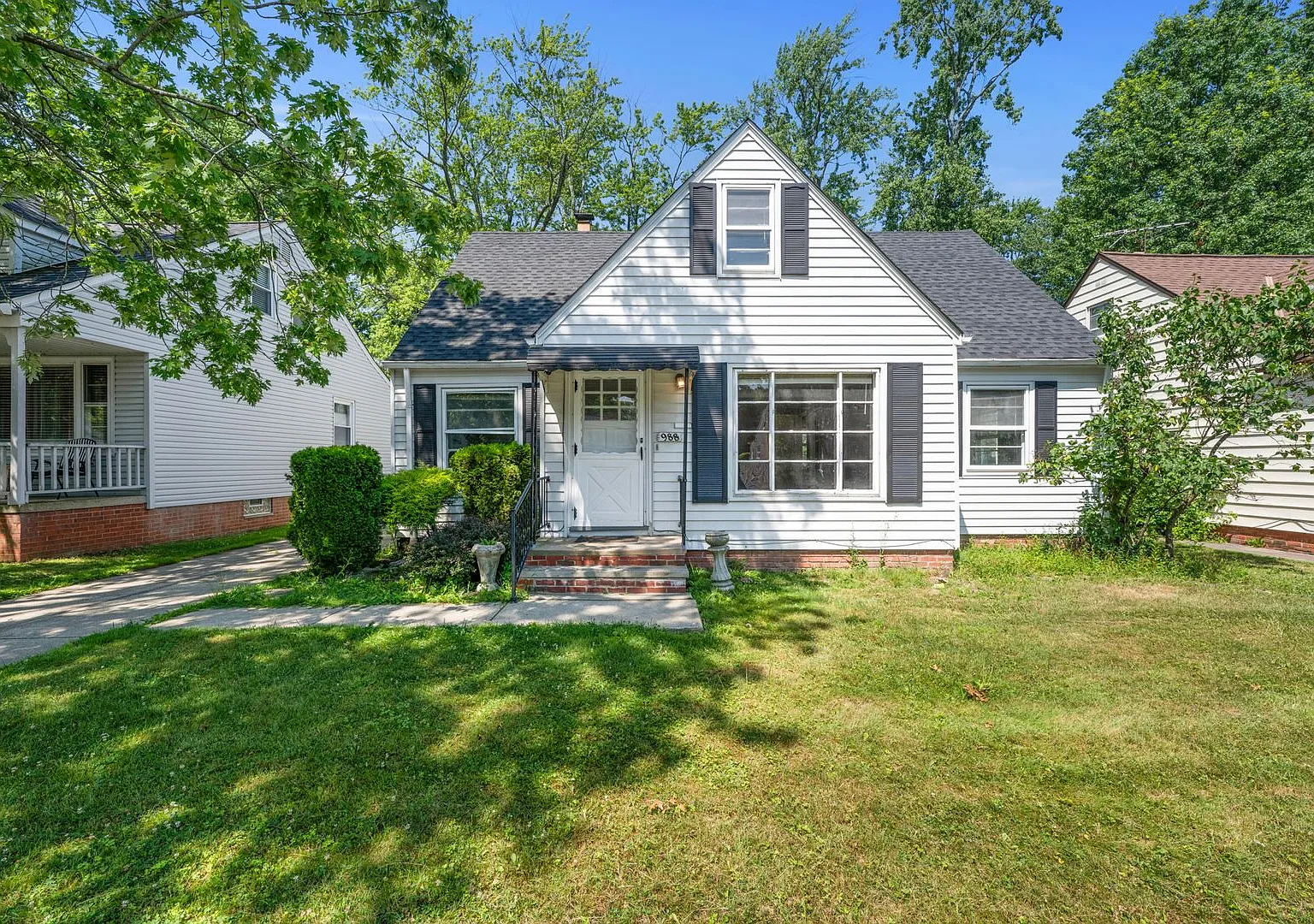 988 Glenside Ave — Photo 1