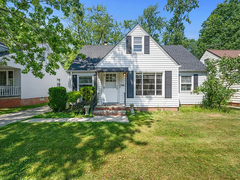 988 Glenside Ave — Photo 1
