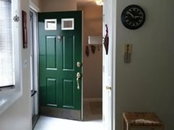 17 Crescent Valley, Granby, MA 01033