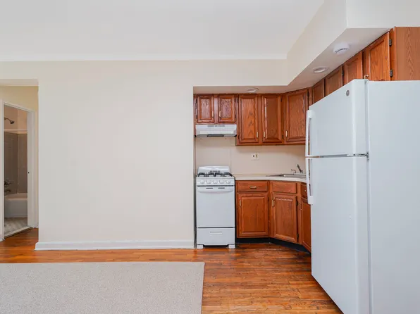 9430 Ridge Boulevard image 1 of 15