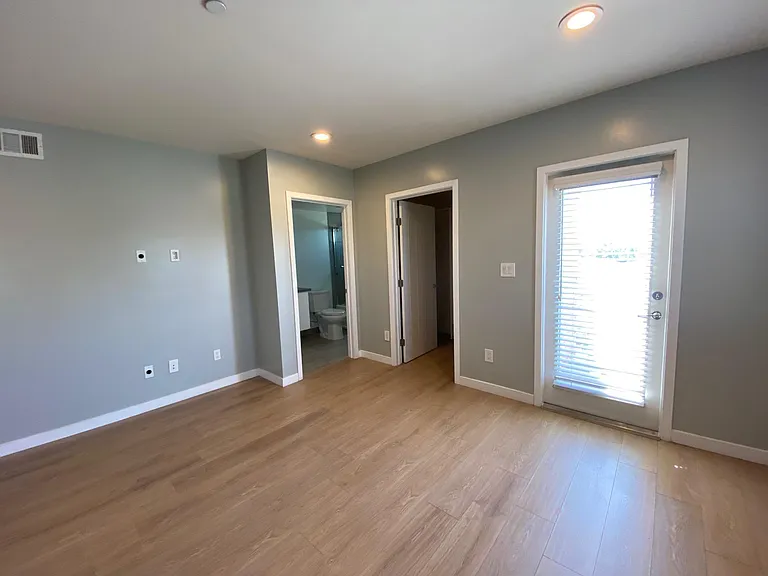6413 Lexington Ave #1/2 — Photo 5