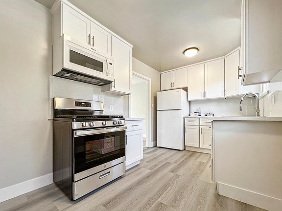 New quartz counters with white cabinetry + all BRAND-NEW kitchen appliances