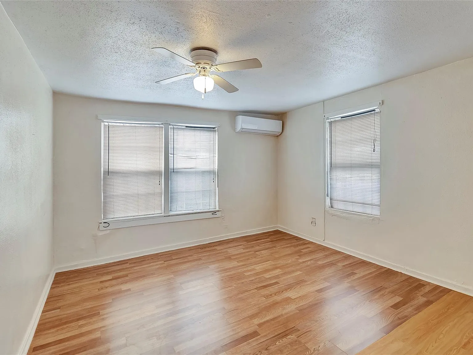 2 bed, 1.0 bath, 1805 sqft, $1,150 — Photo 4