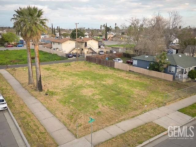 2nd image of 920 L St