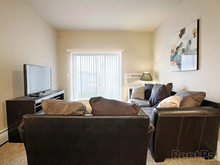 Brookledge Apartments — Photo 11
