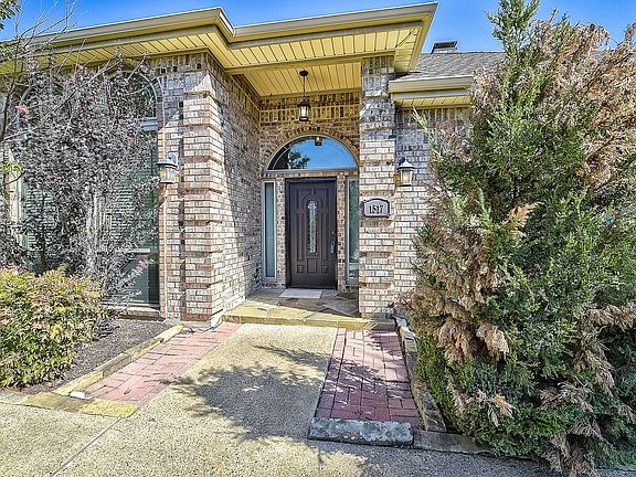 3rd image of 1517 Harrington Dr