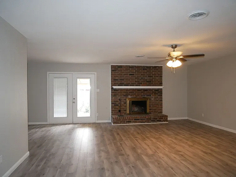 3309 S 53rd St — Photo 2