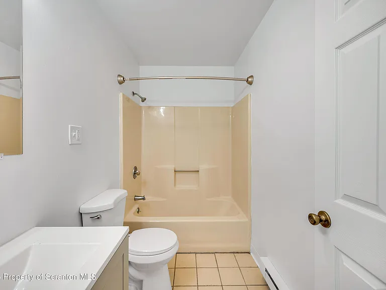 1213 Lori Ln — Photo 12