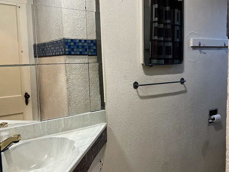 140 Girard Blvd NE — Photo 13