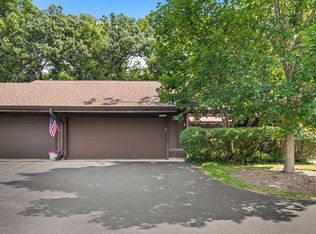 42W384 Hawthorne Ct, Saint Charles, IL 60175