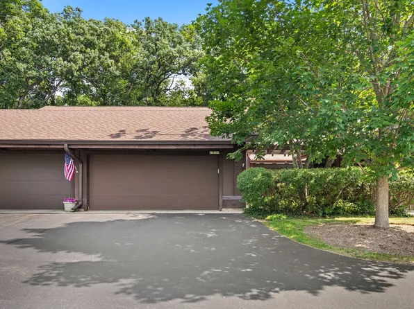 42W384 Hawthorne Ct, Saint Charles, IL 60175