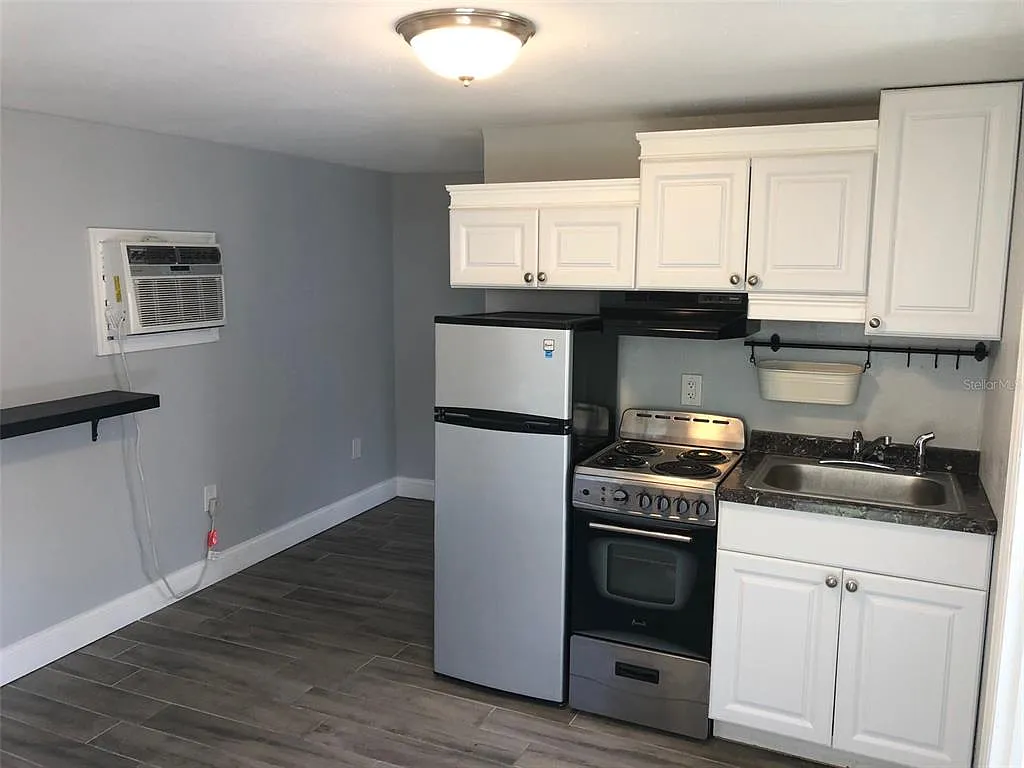 Studio, 1.0 bath, 400 sqft, $1,200 — Photo 2