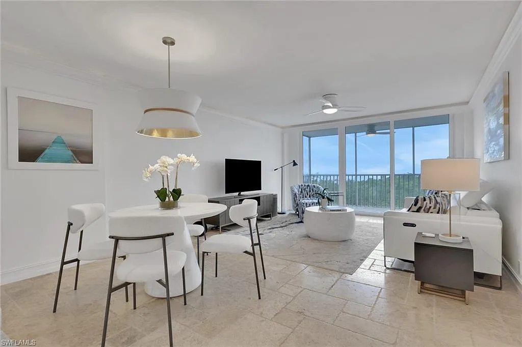 1 bed, 1.0 bath, 896 sqft, $6,500 — Photo 2