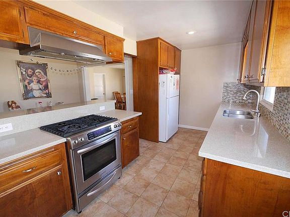 5th image of 327 E Collins Ave