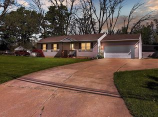 6820 Delta River Dr, Lansing, MI 48906