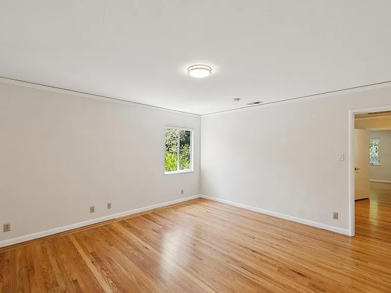 970 Palo Alto Ave — Photo 43