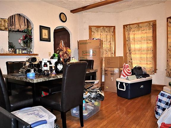 5th image of 39 Hillwood St
