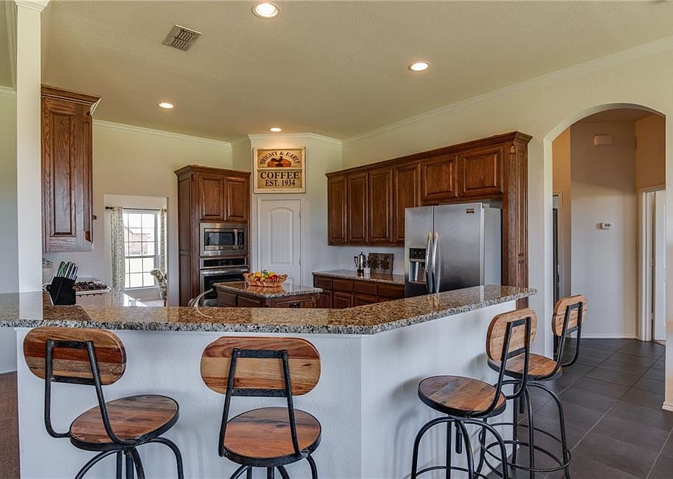 1st image of 116 Windsor Cir