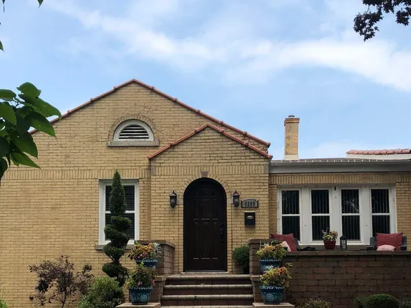 9309 S 54th Ave, Oak Lawn, IL 60453