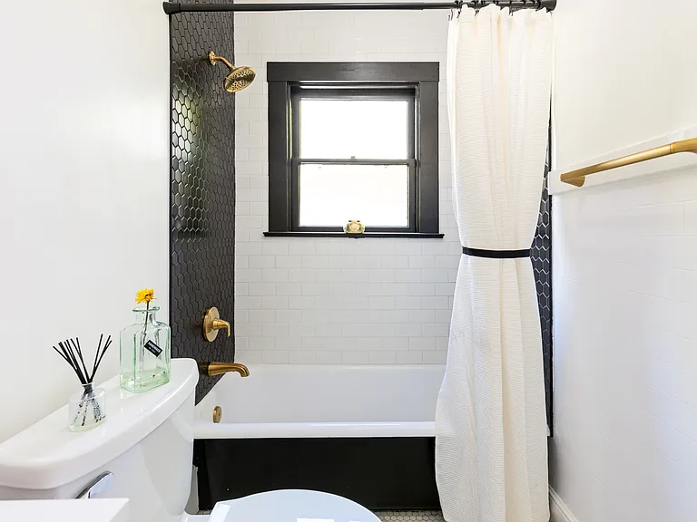 1026 22nd St #3 — Photo 16