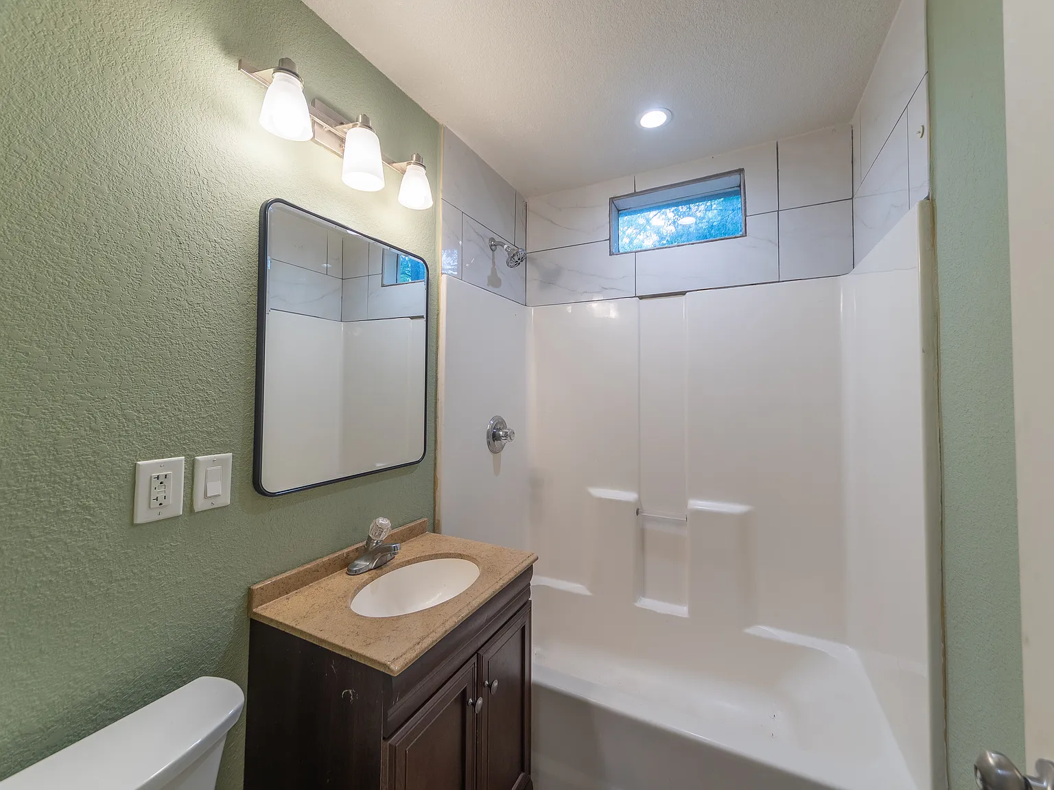 2 bed, 720 sqft, $900 — Photo 2