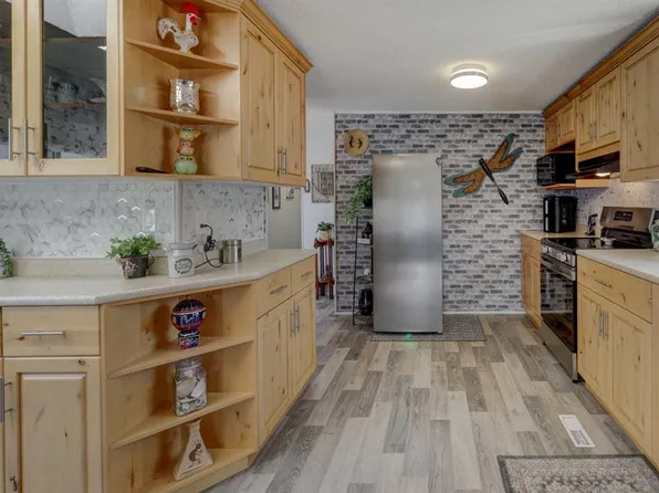 256 Burroughs Cir NE, Calgary, AB T1Y 6K3