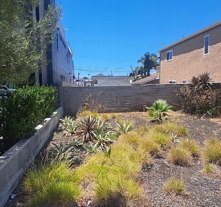 1st image of 811 Huntington St Lot 6