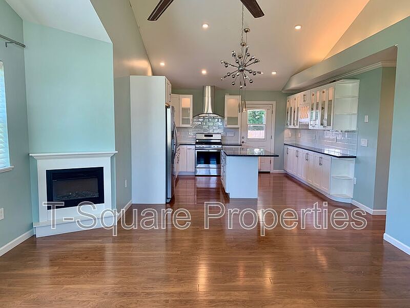 1st image of 1916 60th St SE
